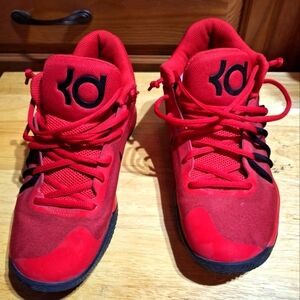Nike Kevin Durant KD Trey V5  Red Basketball Shoes in a youth size 7.